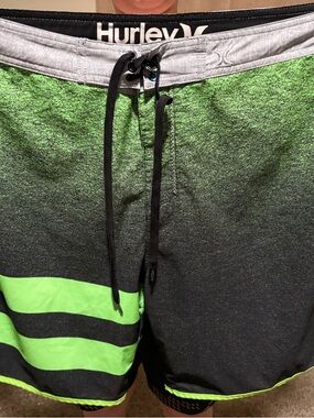 Hurley Black & Neon Green Boardshorts Size: 36